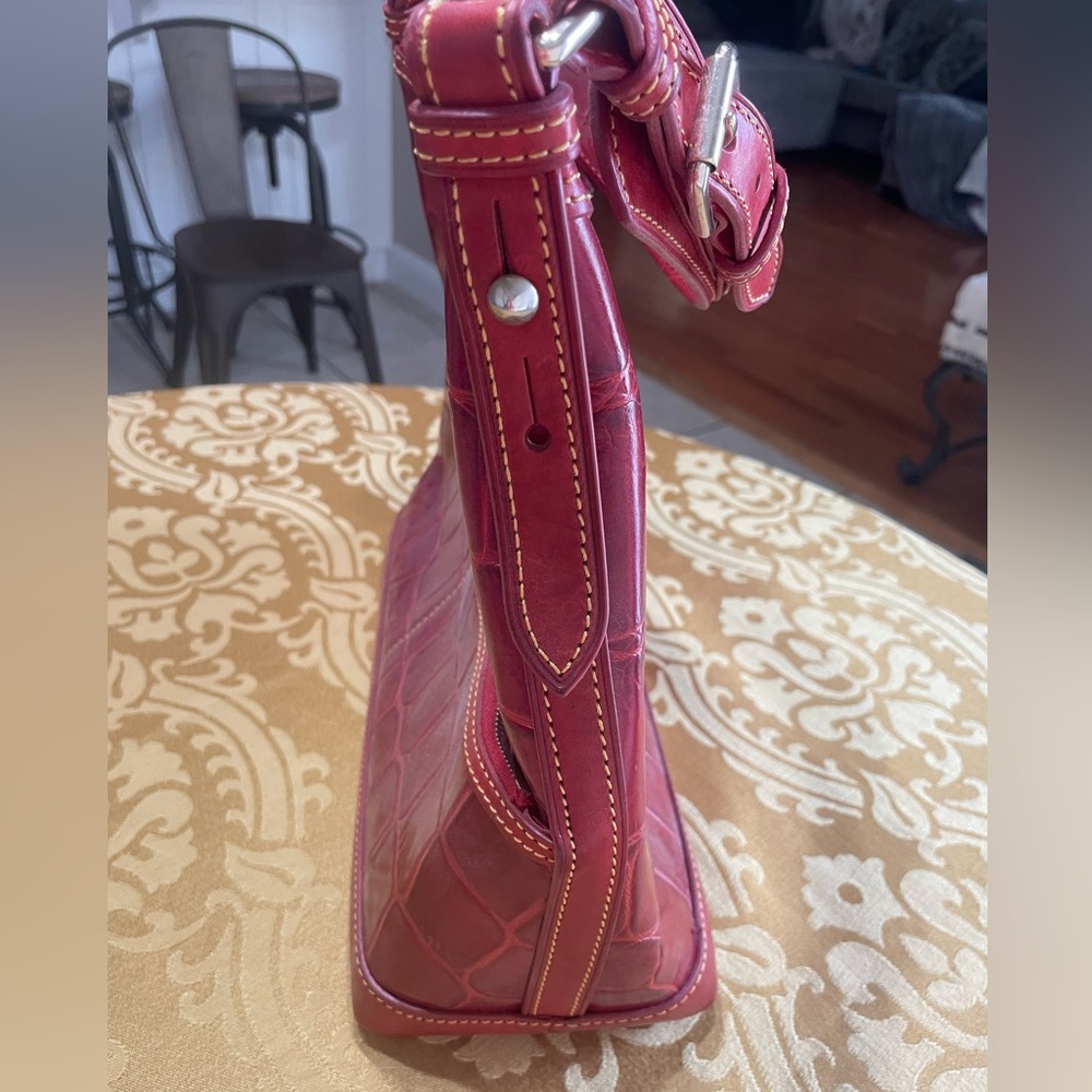 Red croc dooney and Burke zipper shoulder bag - Picture 6 of 9